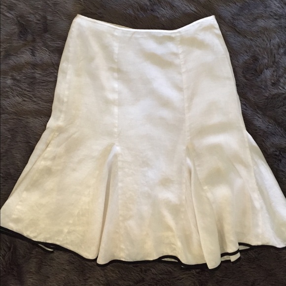Lauren Ralph Lauren Dresses & Skirts - White linen tulip skirt with black trim.